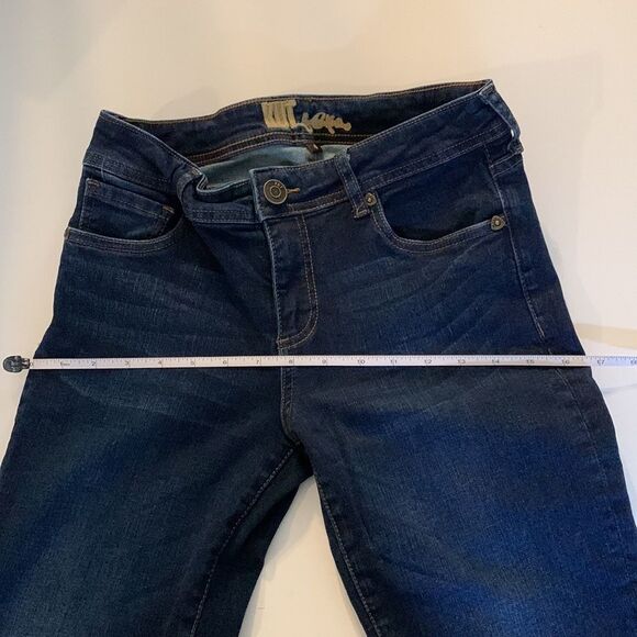 KUT from the Kloth dark denim skinny jeans. Five pockets light whiskering. - Picture 13 of 14